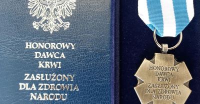 Dzielnicowy z Bełchatowa odznaczony ministerialną odznaką Honorowy Dawca Krwi - Zasłużony dla Zdrowia Narodu