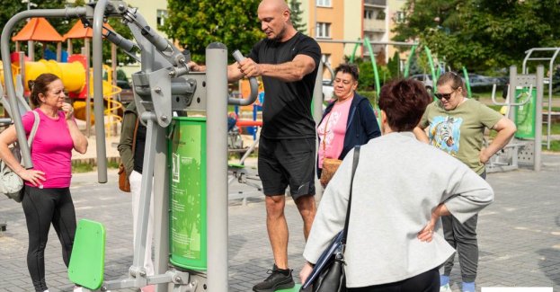 Mieszkańcy Bełchatowa mogą skorzystać z bezpłatnych treningów na siłowniach plenerowych oraz zajęć nordic walking w ramach projektu „Osiedlowy Trener Senioralny”. Oferta jest skierowana przede wszystkim do seniorów, ale mogą dołączyć wszyscy chętni.